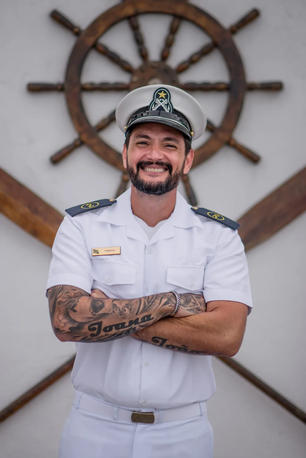 Leandro Verdan em uniforme da Marinha Mercante